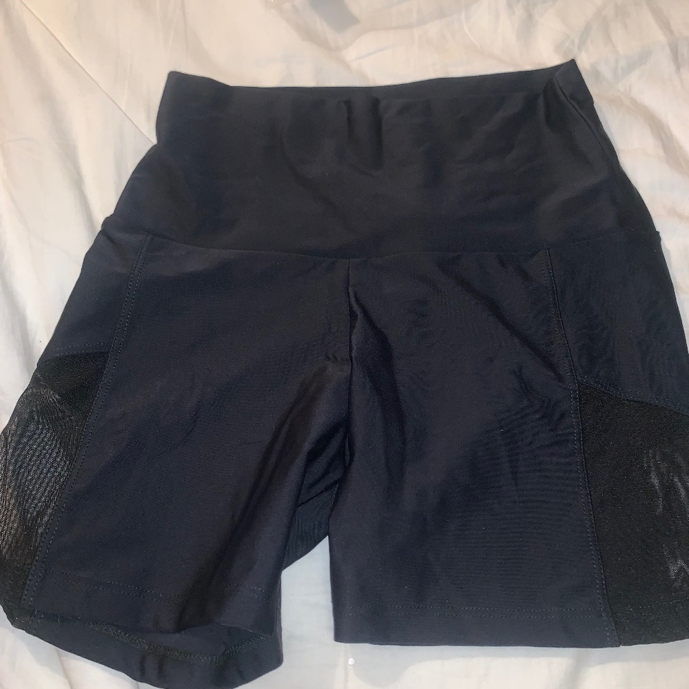 NWT Onzie Stunner Short, M / L